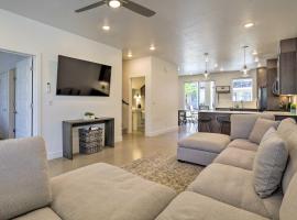 Sunny Resort Townhome and Balcony and Pool Access, hotel in St. George