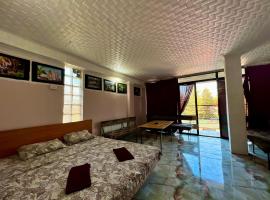 Smile Guesthouse, помешкання для відпустки у Тбілісі
