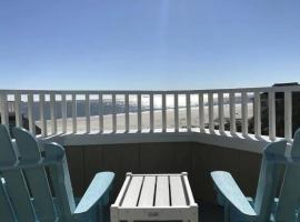 Port O' Call E303 - Sensational Oceanview! Top Floor!, hotel in Isle of Palms