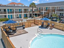 The Beach House at Oak Island by Carolina Resorts, hotel in Oak Island