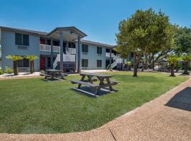 Econo Lodge Inn & Suites Fulton - Rockport, hotel in Rockport