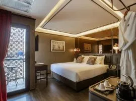 The Gravitique Hotel Khaosan