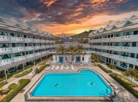 Blue Carina Hotel Phuket, hotel di Bandar Phuket