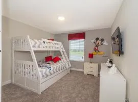 Luxury Townhouses 4 and 5 Bedrooms 18 Minutes away from Disney!