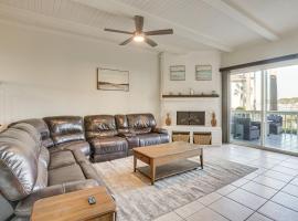 Huntington Beach Condo - Walk to the Ocean!, hotel in Huntington Beach