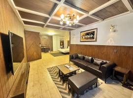 Signature By Hotel Crown Inn, hotel near Jinnah International Airport - KHI, Karachi