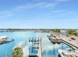 St Kitts - Downtown Waterfront Penthouse Pool Dock Parking