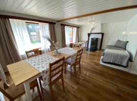 Cozy 2-Bedroom Bungalow, μπανγκαλόου σε Unterseen