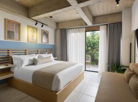 30 Living Suites, hotel in Medellín