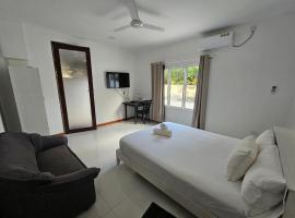 Surf Trip Maldives – hotel w mieście Thulusdhoo