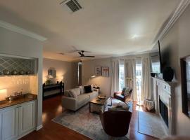 Upscale 2BR condo in Bocage area, hotel in Baton Rouge