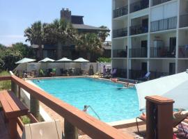 130 Direct Ocean Front 1 bedroom condo with heated pool, hotel in St. Augustine