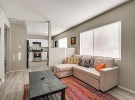 2 Mi to Dtwn and Chase Field Condo with City View!, hotel in Phoenix