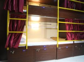 Neon Nest Dormitory Suits Asalpha Metro, hotel v Bombaji