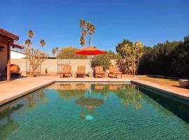 Casa El Greco, a Desert Getaway with Pool - Spa - Mountain Views