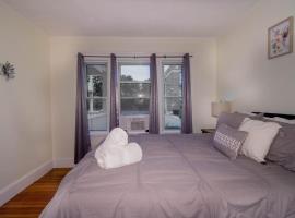 Comfortable and Central 3 Bed Apartment, hotel in Boston