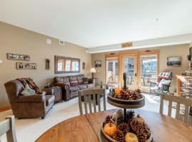 Basecamp in Riverstone Walk to River Shops and more, hotel in Coeur d'Alene