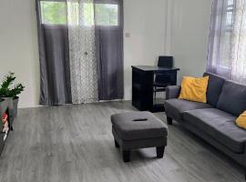 Amiah's Residence - Spacious two bedroom apartment in St George, hotel di Saint Georgeʼs