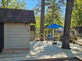 #08 - One Bedroom Lakeview Cottage-Pet Friendly