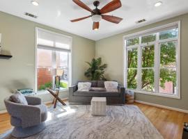Warehouse District Modern Condo with Private Garage, hotel in Raleigh
