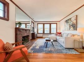 Spacious 3 Bed, In Unit Laundry, Central Air, hotel in Boston