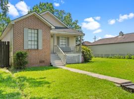 10 Mins to Tiger Stadium South Burbank Bungalow, hotel in Baton Rouge