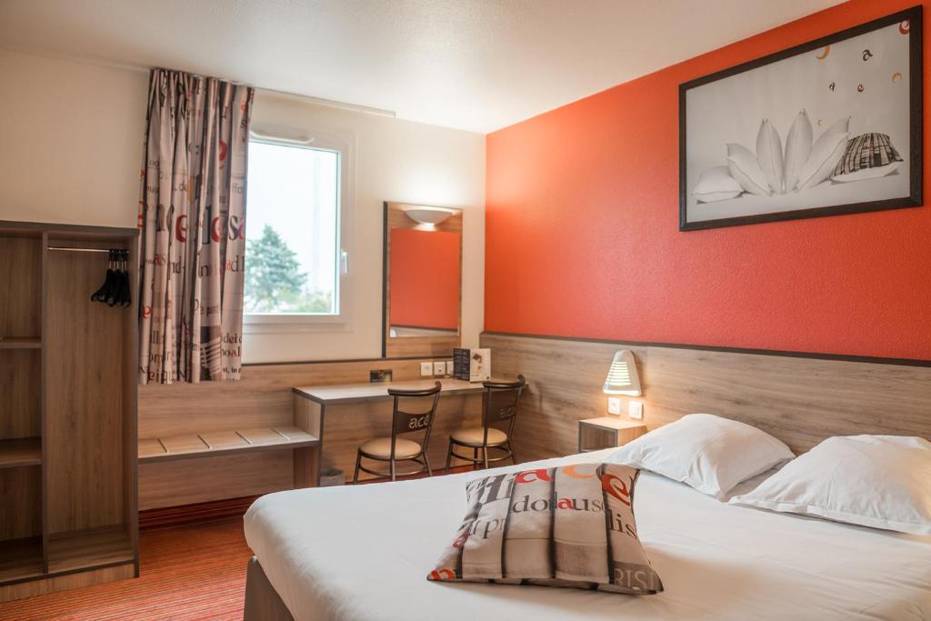 Кровать или кровати в номере Ace Hôtel Paris Roissy