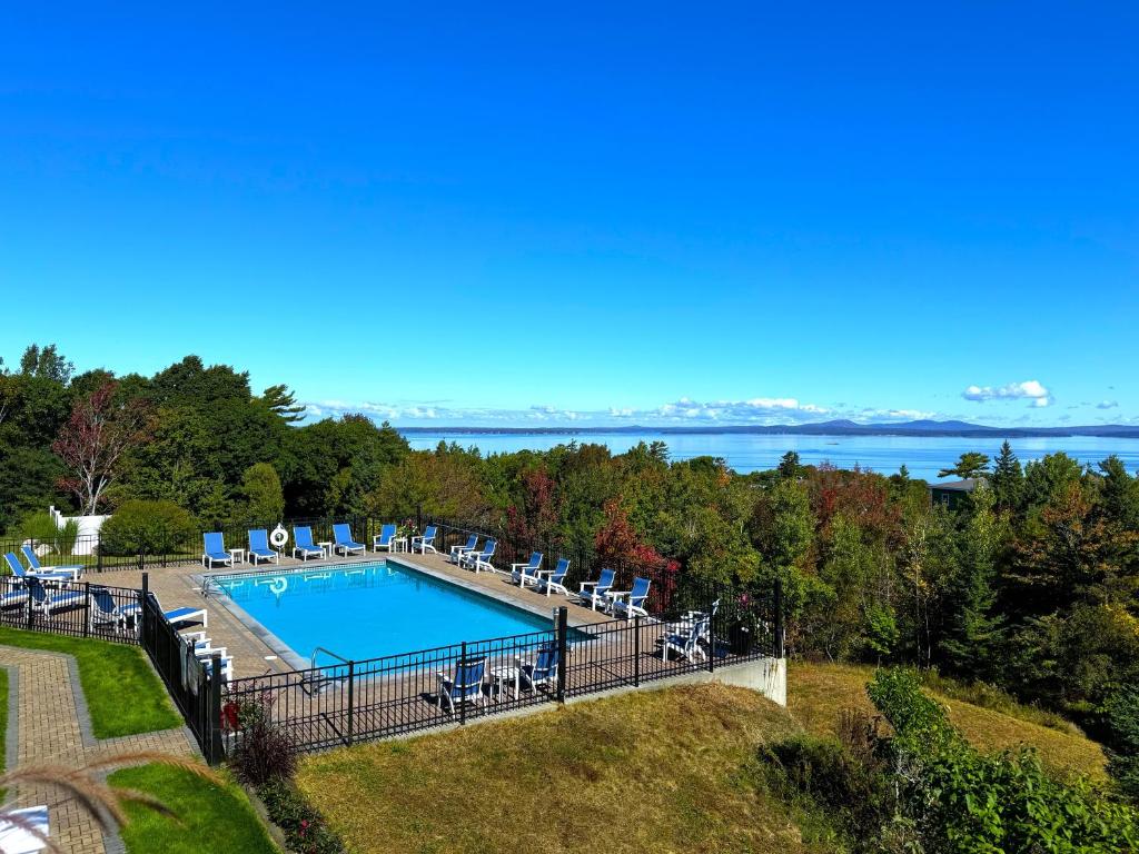 The swimming pool at or close to Atlantic Eyrie Lodge