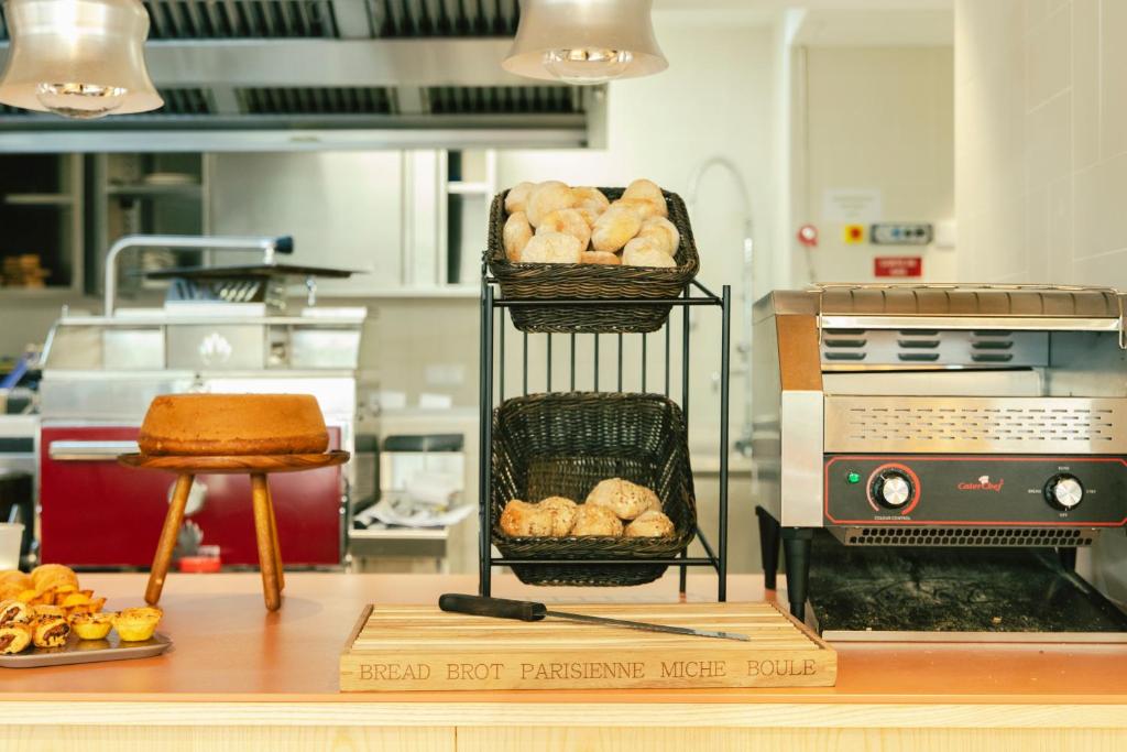 Dapur atau dapur kecil di ibis Styles Lisboa Aeroporto