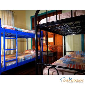 Un pat sau paturi într-o cameră la Hostel Casa Ridgway
