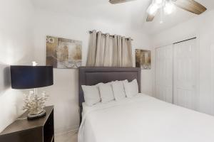 Posteľ alebo postele v izbe v ubytovaní Gulfview Condominiums + 10 fotografií