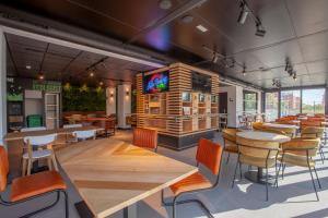 Restoran atau tempat lain untuk makan di Vértice Roomspace +37 gambar