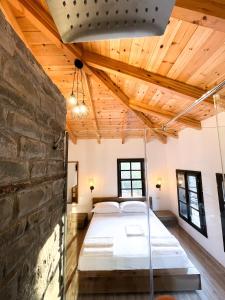 Ένα ή περισσότερα κρεβάτια σε δωμάτιο στο Amalia Hotel