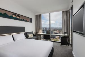 En TV eller et underholdningssystem på ibis Adelaide