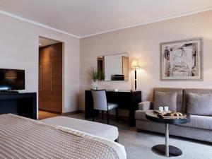 A seating area at Galaxy Iraklio Hotel