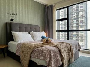Kama o mga kama sa kuwarto sa Cozy Hyve Soho Suites +37 photo
