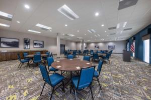 a conference room with tables and blue chairs at Hampton Inn Saint Robert in Saint Robert +33 photos
