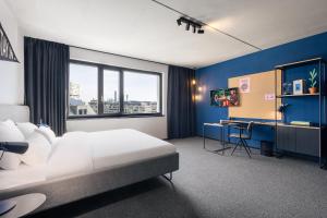 a bedroom with a bed and a desk with a computer at The Social Hub Vienna in Vienna