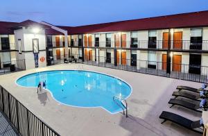 a large swimming pool in front of a building at SerenityStay Chattanooga Hamilton Place in Chattanooga
