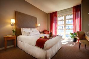 a hotel room with a large bed and a window at Hotel Giraffe by Library Hotel Collection in New York