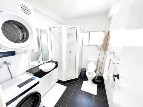 Vannituba majutusasutuses Gladstone Gem 7 - Suva CBD 2 Bedroom Apartment