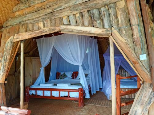 A bed or beds in a room at Paradise Eco-Hub