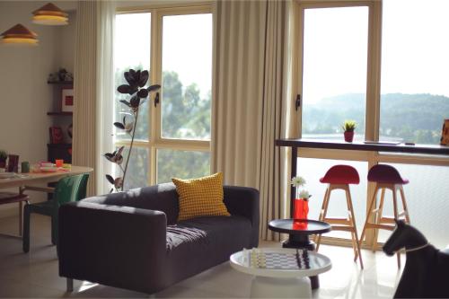 Afiniti 2BR Sunlit Designer - 3 Min To Legoland