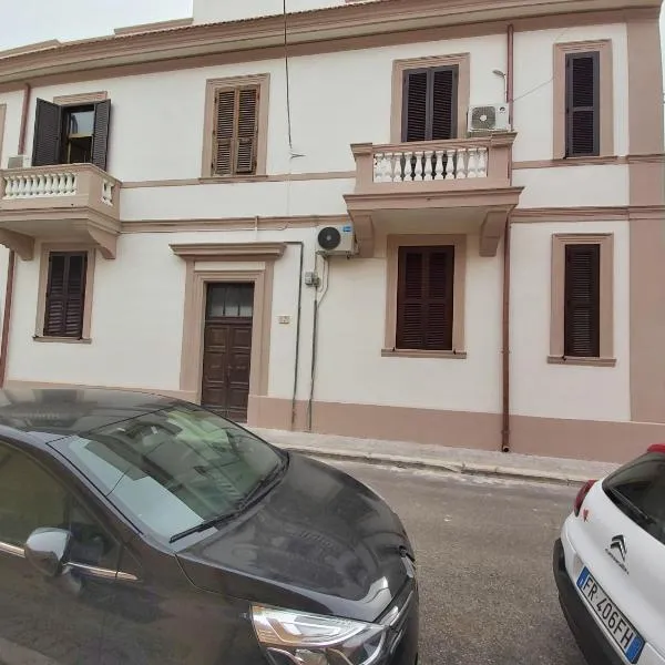 WHOLE HOLIDAY HOME APARTMENT FANTASTIC CIVITAVECCHIA da Pamino & Priscilla con due Camere letto!, hotel a Civitavecchia