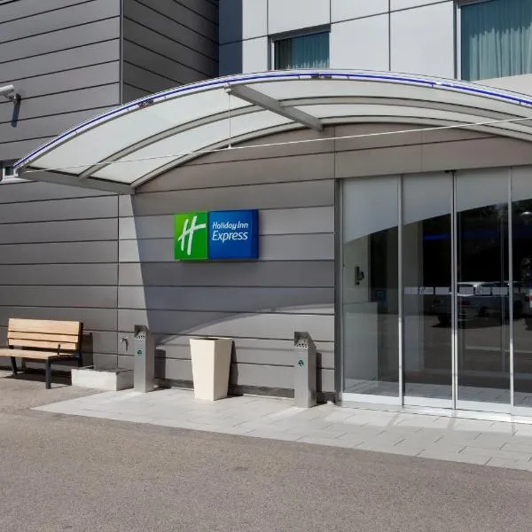 Holiday Inn Express Geneva Airport by IHG, hotel Genfben