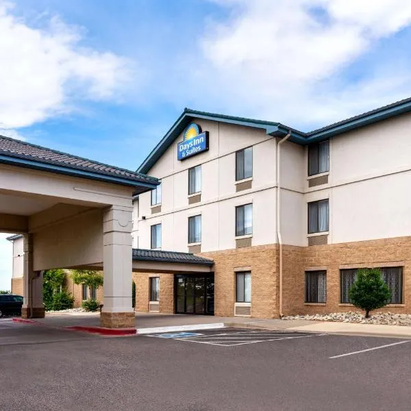 Days Inn & Suites by Wyndham Denver International Airport, hotel in Denver