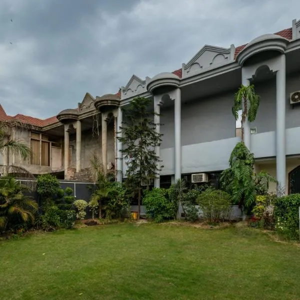 De Manora Homes - Unpretentious hotel with a garden , posh area Ranjit Avenue, hotel in Amritsar