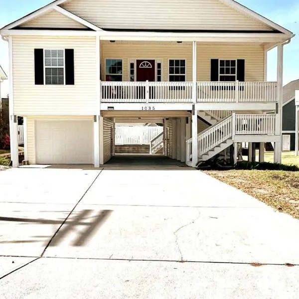 Walk to the Beach-Sleeps 10 and Golfcart, hotel in Myrtle Beach