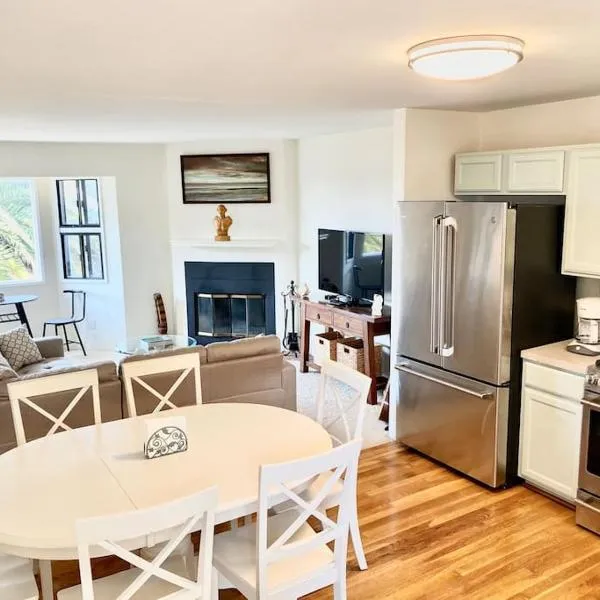 Modern & Cozy Gem ~ Walk to the Beach ~ Queen Beds, hotel in Carpinteria