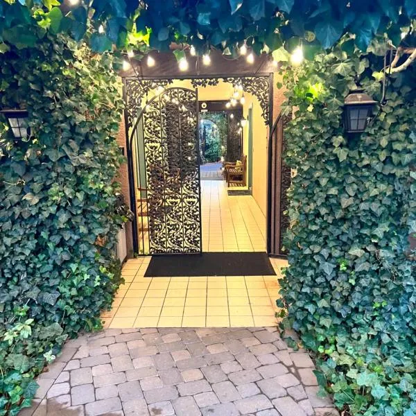 Lantern Light Inn - Romantic Getaway, hotel in Sedona